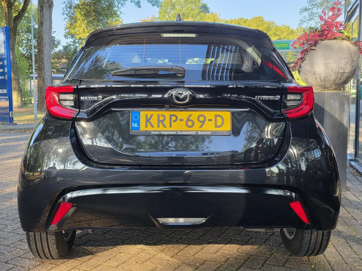 Toyota Yaris 1.5 | Navigatie via Apple Carplay | Stoel + stuurverwarming | Cruise Control | Parkeercamera | Licht metalen velgen