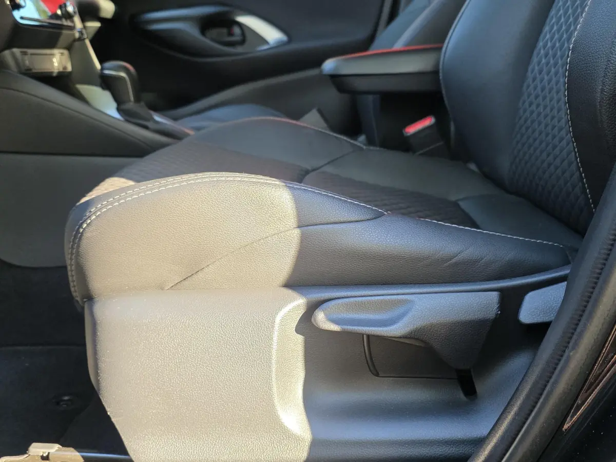 Toyota Yaris 1.5 | Navigatie via Apple Carplay | Stoel + stuurverwarming | Cruise Control | Parkeercamera | Licht metalen velgen