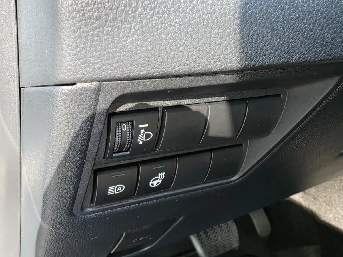 Toyota Yaris 1.5 | Navigatie via Apple Carplay | Stoel + stuurverwarming | Cruise Control | Parkeercamera | Licht metalen velgen