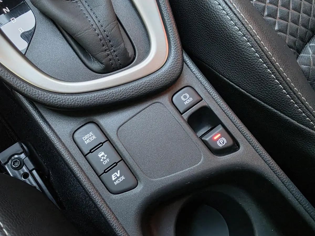 Toyota Yaris 1.5 | Navigatie via Apple Carplay | Stoel + stuurverwarming | Cruise Control | Parkeercamera | Licht metalen velgen