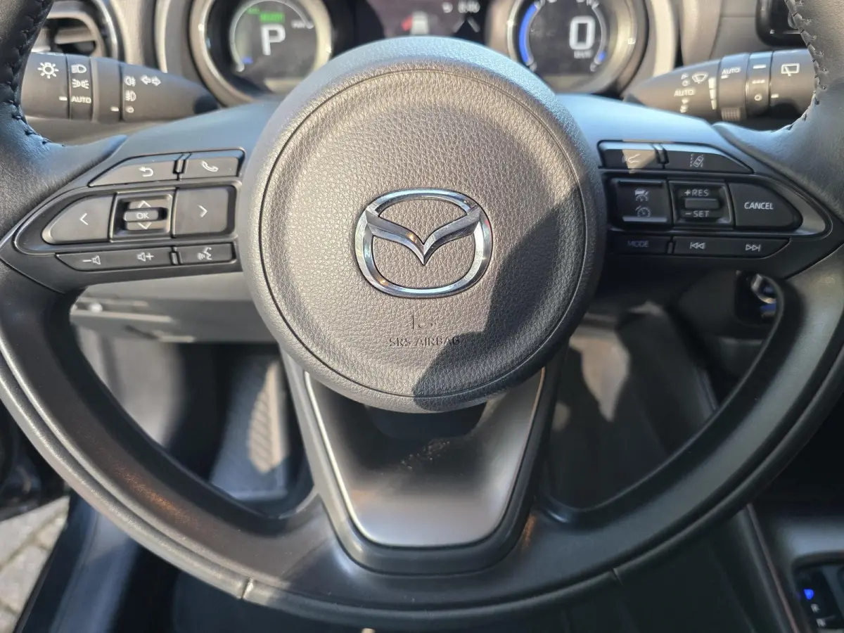 Toyota Yaris 1.5 | Navigatie via Apple Carplay | Stoel + stuurverwarming | Cruise Control | Parkeercamera | Licht metalen velgen