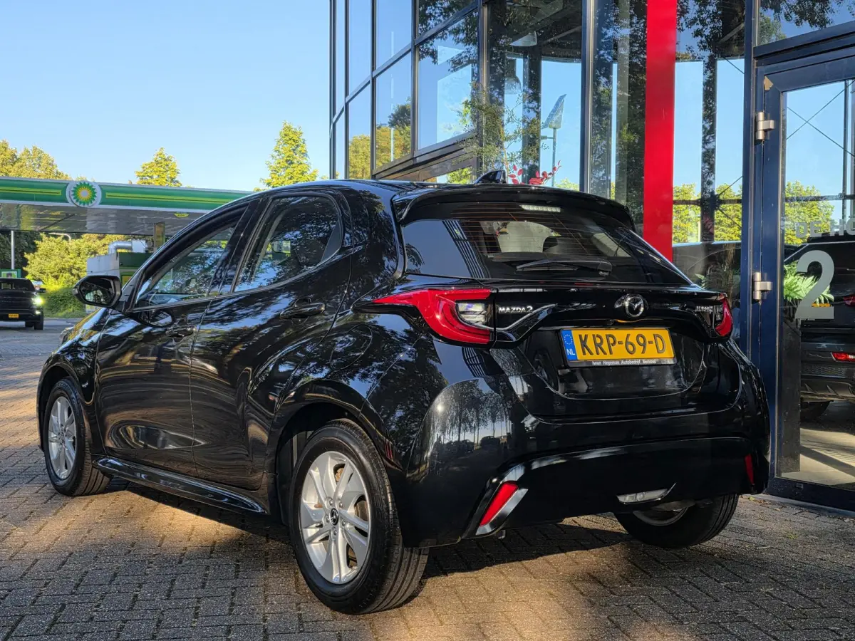 Toyota Yaris 1.5 | Navigatie via Apple Carplay | Stoel + stuurverwarming | Cruise Control | Parkeercamera | Licht metalen velgen
