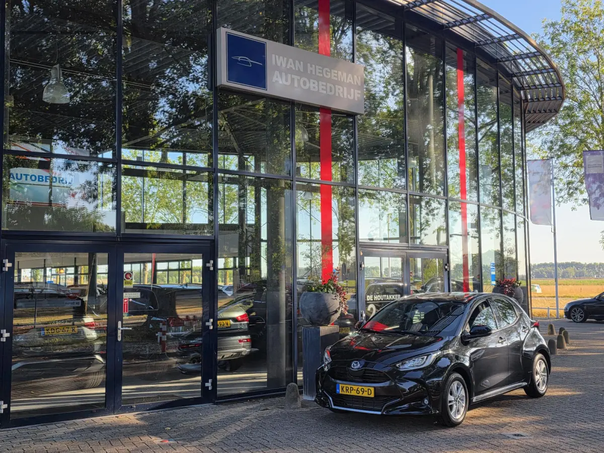 Toyota Yaris 1.5 | Navigatie via Apple Carplay | Stoel + stuurverwarming | Cruise Control | Parkeercamera | Licht metalen velgen
