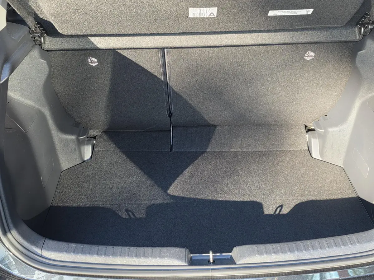 Toyota Yaris 1.5 | Navigatie via Apple Carplay | Stoel + stuurverwarming | Cruise Control | Parkeercamera | Licht metalen velgen