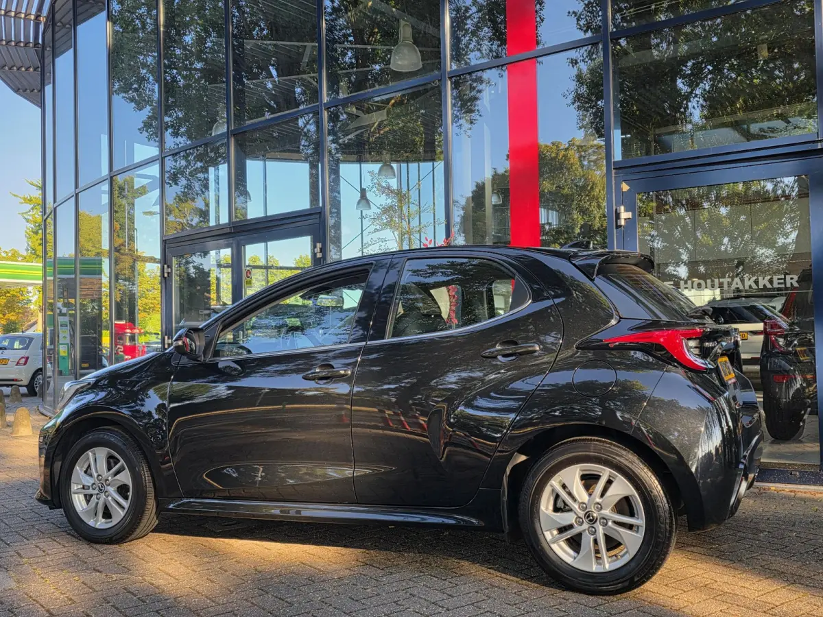 Toyota Yaris 1.5 | Navigatie via Apple Carplay | Stoel + stuurverwarming | Cruise Control | Parkeercamera | Licht metalen velgen