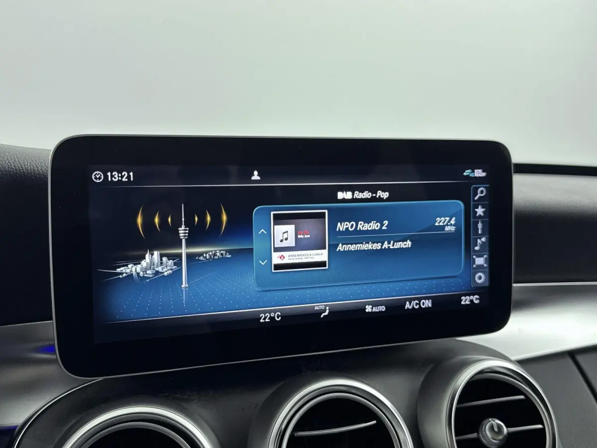 300 de Advantage Pack | CAMERA | STOELVERWARMING | DIGITAAL DASHBOARD | ADAPTIEF CRUISECONTROL | CLIMATE CONTROL |
