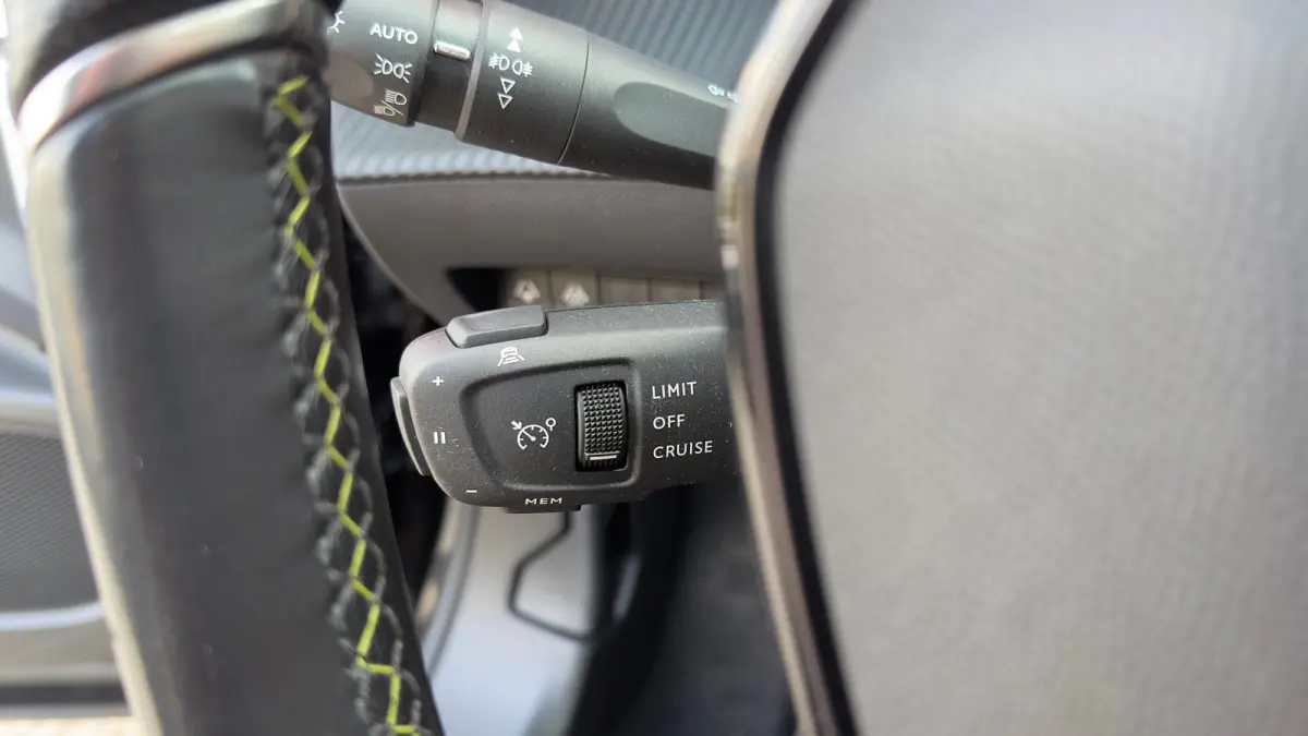 EV GT Pack 50 kWh | Panorama Dak | Stoelverwarming Voor | Adaptieve Cruise Control | Achteruitrijd Camera | Adaptieve Lane Assist | Keyless Entry | Achteruitrijcamera | Cruise control adapti