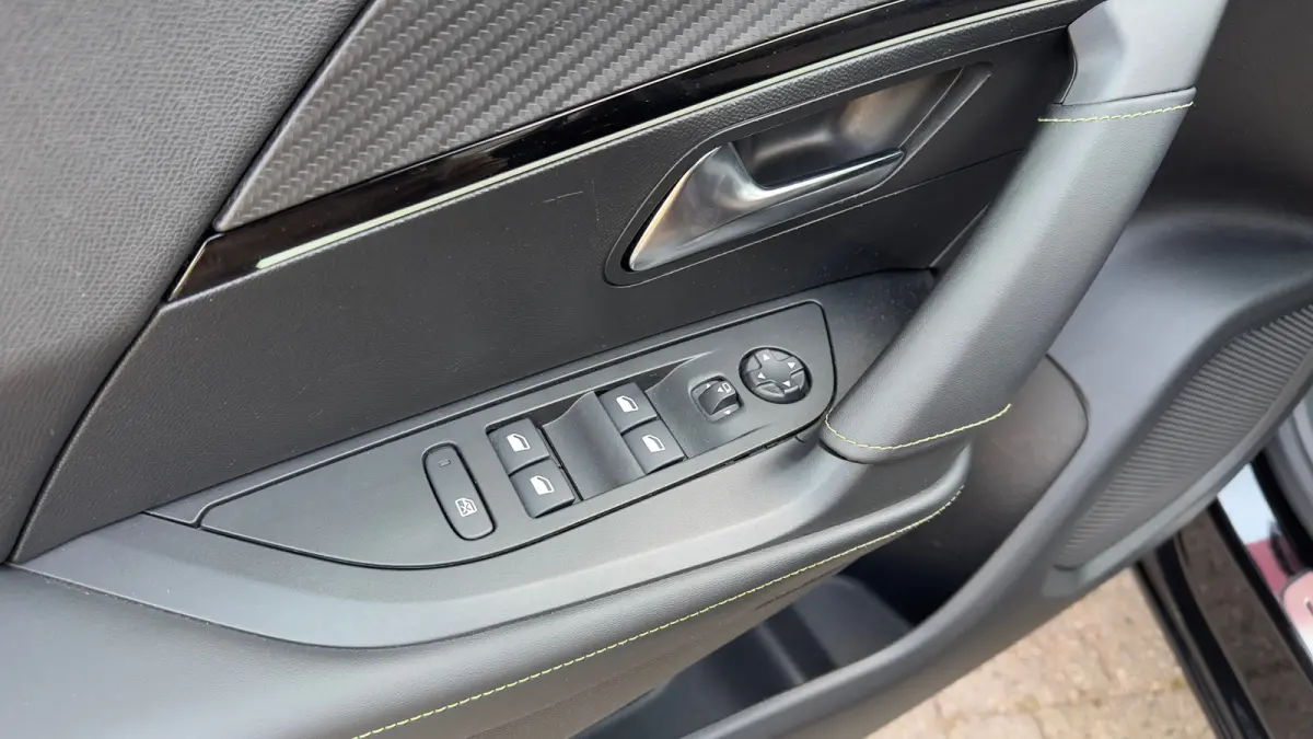EV GT Pack 50 kWh | Panorama Dak | Stoelverwarming Voor | Adaptieve Cruise Control | Achteruitrijd Camera | Adaptieve Lane Assist | Keyless Entry | Achteruitrijcamera | Cruise control adapti