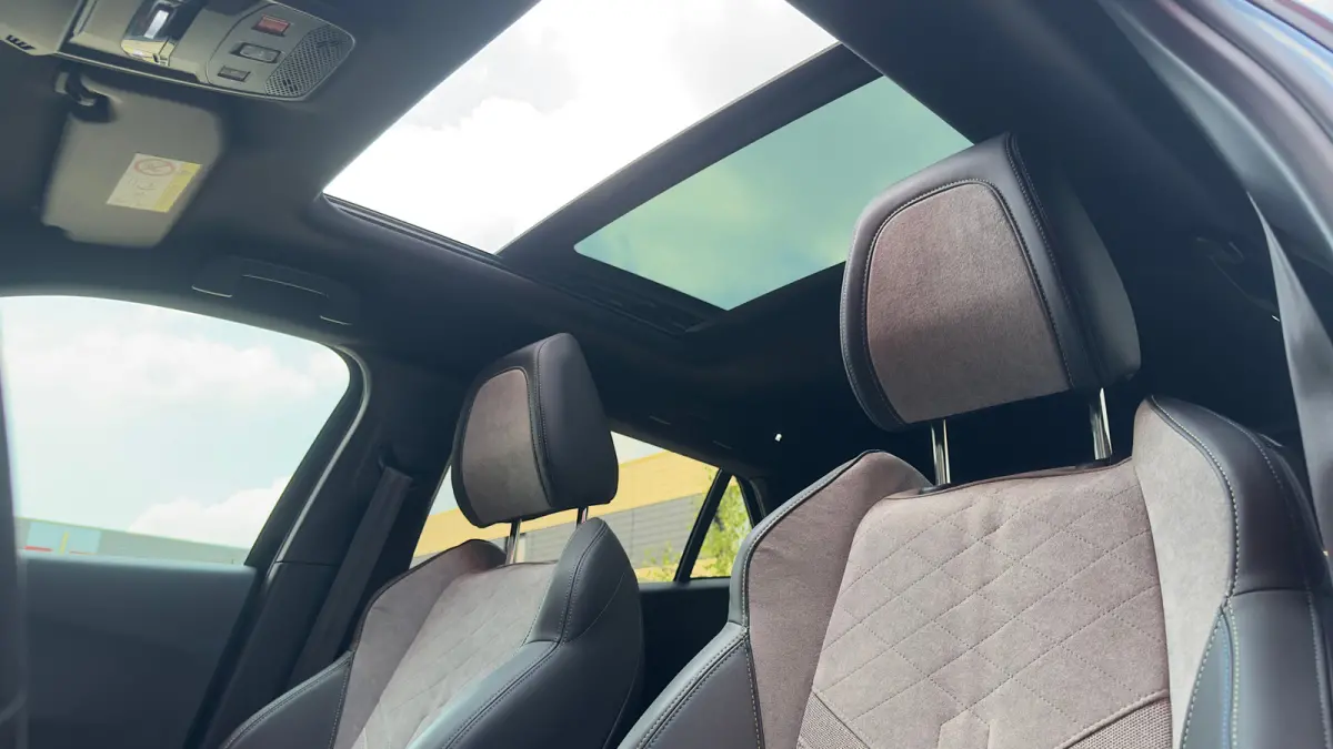 EV GT Pack 50 kWh | Panorama Dak | Stoelverwarming Voor | Adaptieve Cruise Control | Achteruitrijd Camera | Adaptieve Lane Assist | Keyless Entry | Achteruitrijcamera | Cruise control adapti