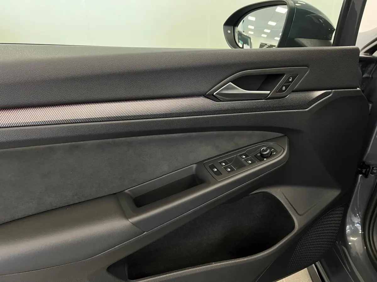 1.5 TSI 150PK / R-LINE / 8.5 EDITION / BOVAG /