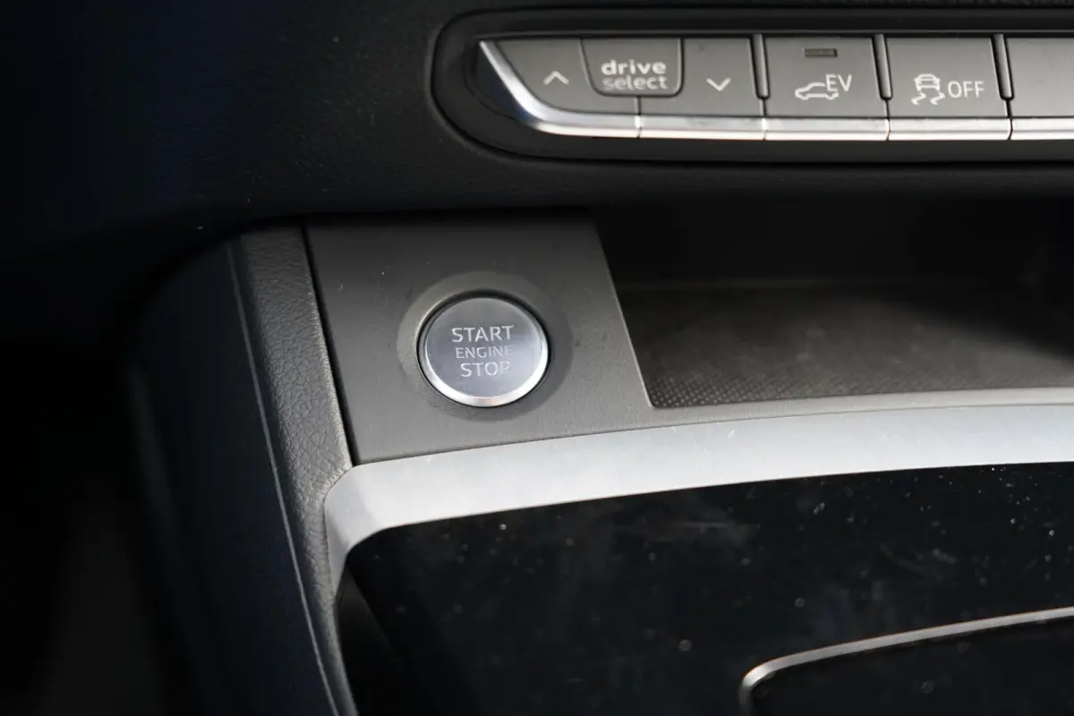 55 TFSI e S edition | SOH 98% | Head-Up | Matrix LED | Adaptieve cruise control | 2 x S-Line | Ambiance verlichting | Parkeercamera | Stoelverwarming | 3-zone climate control | Keyless | Stu