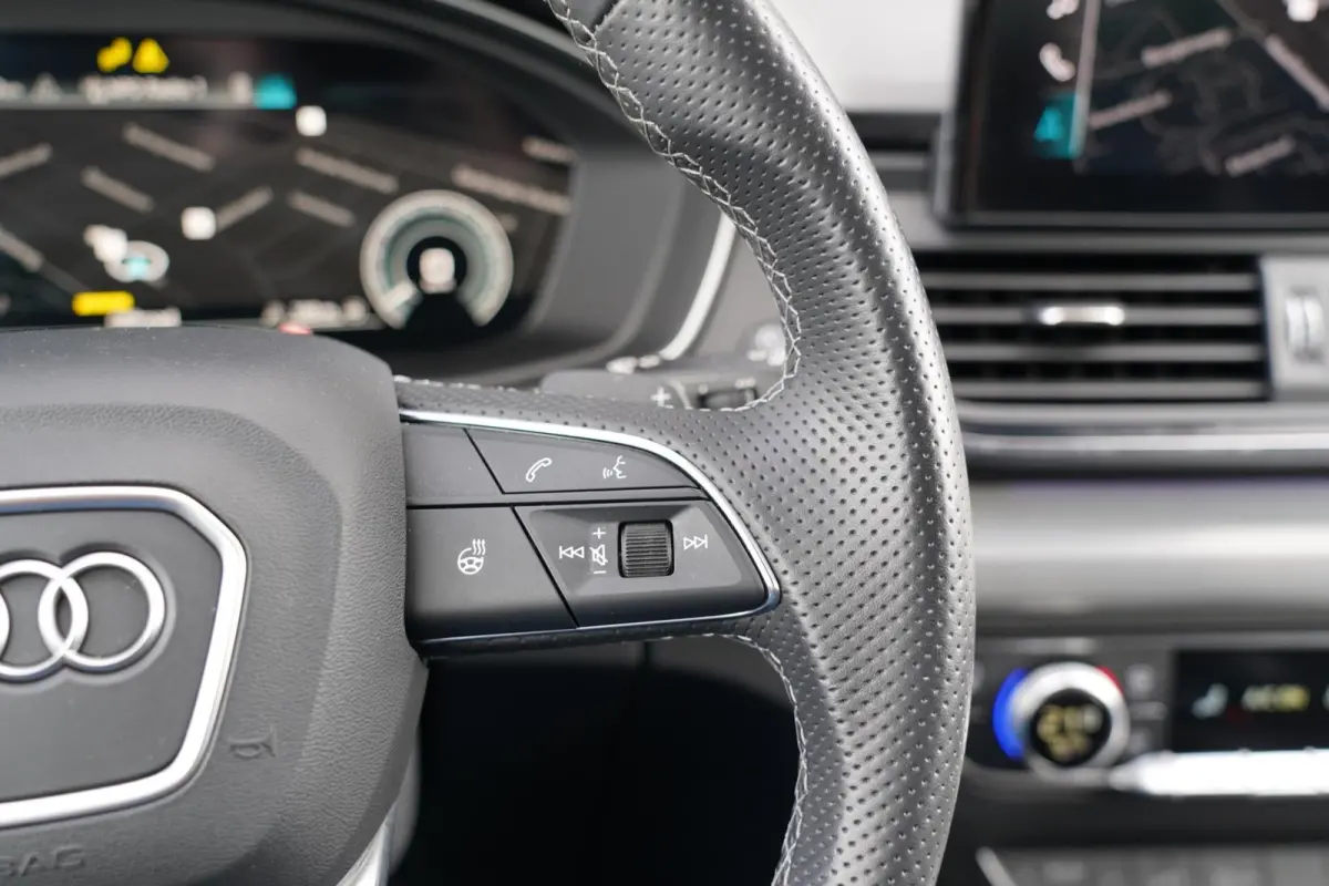 55 TFSI e S edition | SOH 98% | Head-Up | Matrix LED | Adaptieve cruise control | 2 x S-Line | Ambiance verlichting | Parkeercamera | Stoelverwarming | 3-zone climate control | Keyless | Stu