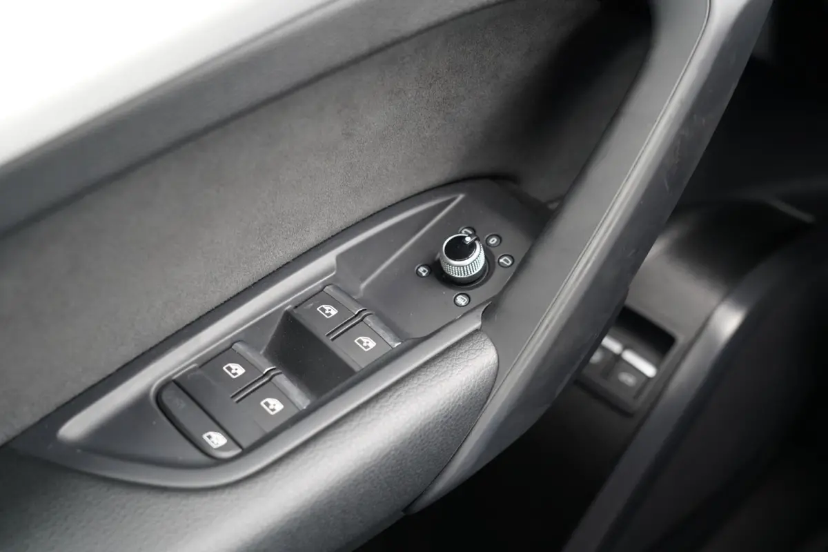 55 TFSI e S edition | SOH 98% | Head-Up | Matrix LED | Adaptieve cruise control | 2 x S-Line | Ambiance verlichting | Parkeercamera | Stoelverwarming | 3-zone climate control | Keyless | Stu