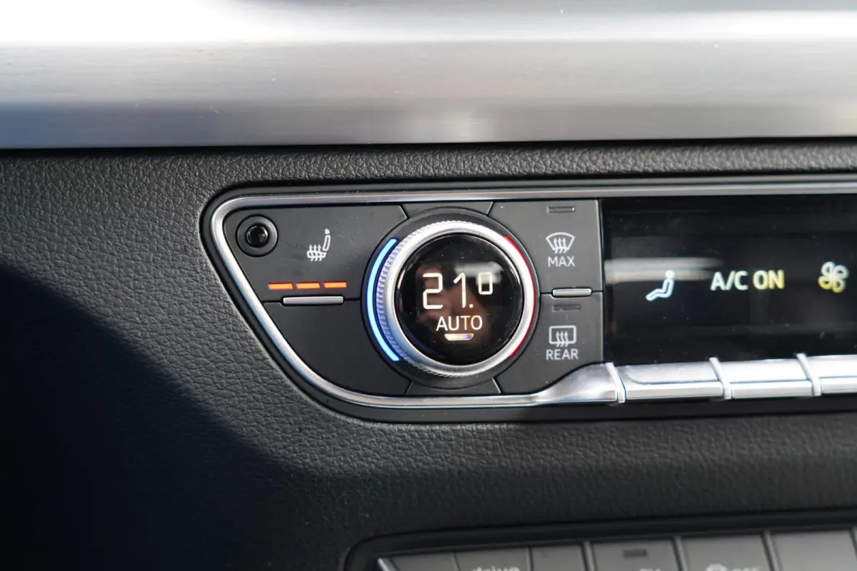 55 TFSI e S edition | SOH 98% | Head-Up | Matrix LED | Adaptieve cruise control | 2 x S-Line | Ambiance verlichting | Parkeercamera | Stoelverwarming | 3-zone climate control | Keyless | Stu