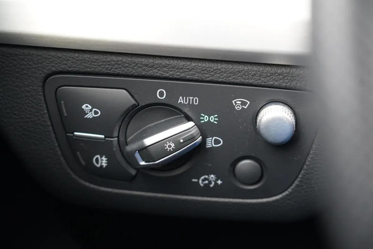 55 TFSI e S edition | SOH 98% | Head-Up | Matrix LED | Adaptieve cruise control | 2 x S-Line | Ambiance verlichting | Parkeercamera | Stoelverwarming | 3-zone climate control | Keyless | Stu