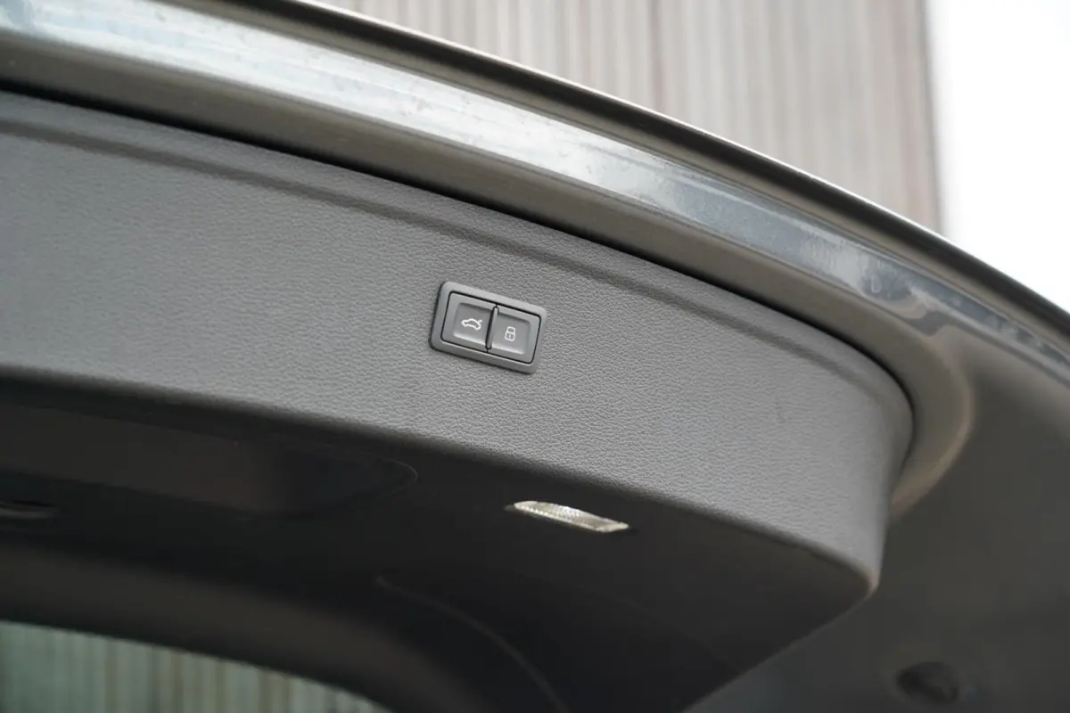 55 TFSI e S edition | SOH 98% | Head-Up | Matrix LED | Adaptieve cruise control | 2 x S-Line | Ambiance verlichting | Parkeercamera | Stoelverwarming | 3-zone climate control | Keyless | Stu