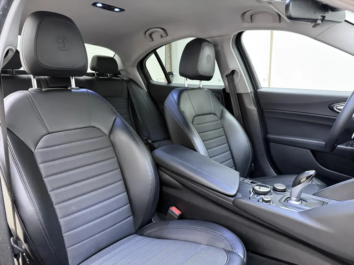 2.0T | automaat | Climate control | Navigatie | Half-Leder | LMV | Parkeer sensoren | Xenon |