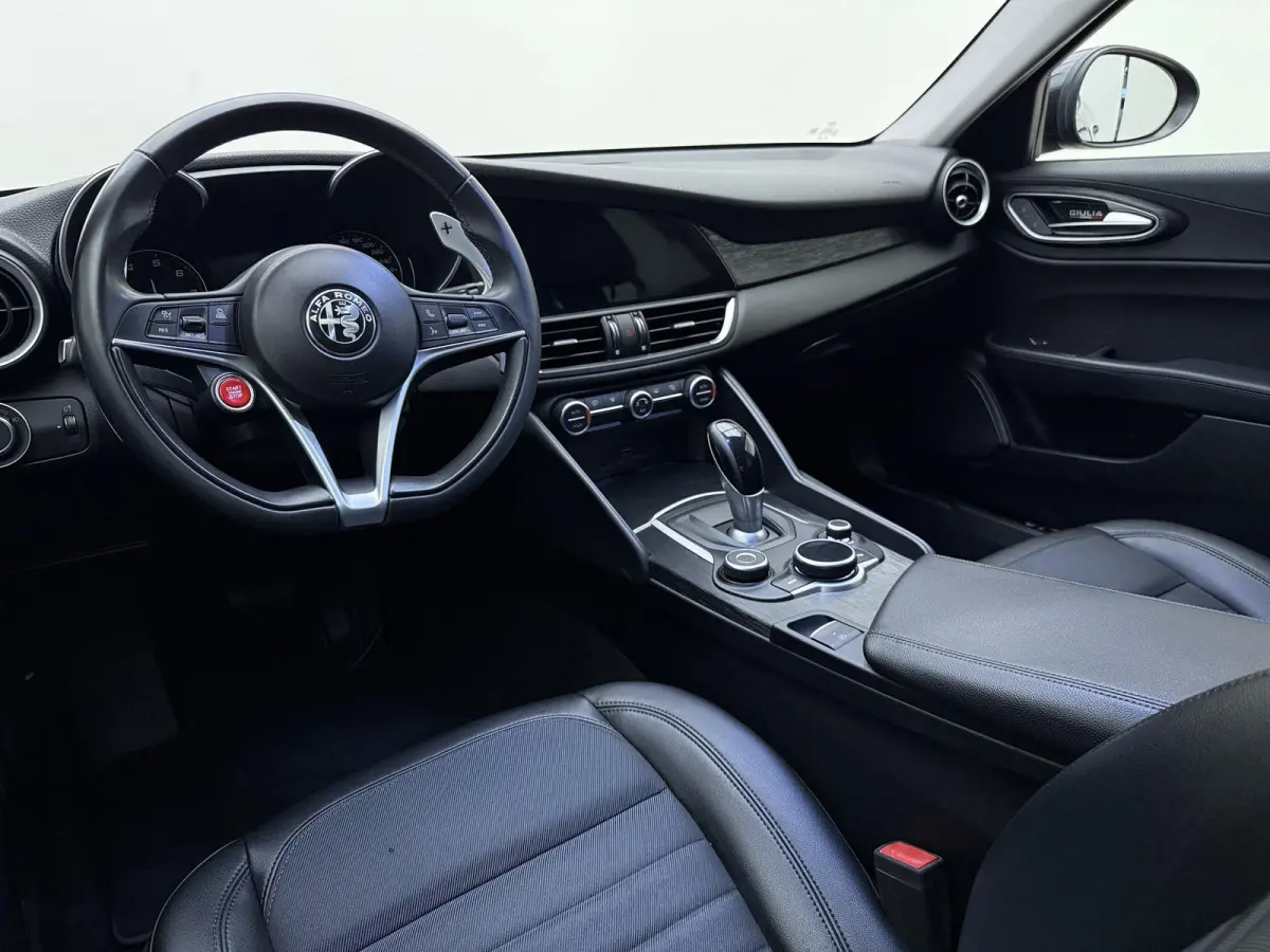 2.0T | automaat | Climate control | Navigatie | Half-Leder | LMV | Parkeer sensoren | Xenon |