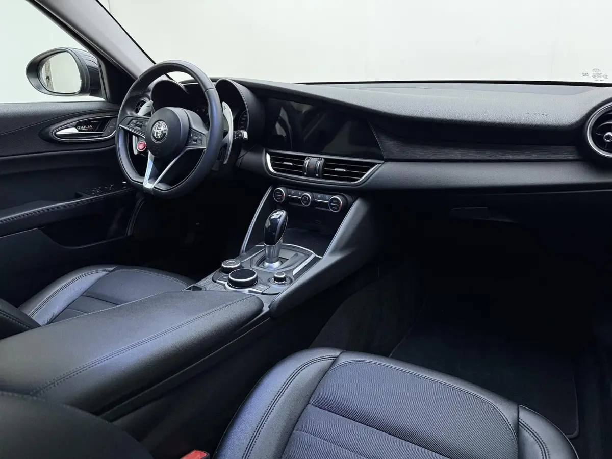2.0T | automaat | Climate control | Navigatie | Half-Leder | LMV | Parkeer sensoren | Xenon |