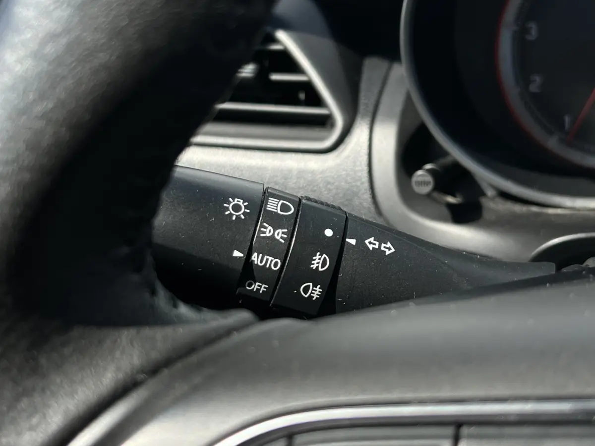 1.2 Select | Carplay | DAB | Camera | Airco