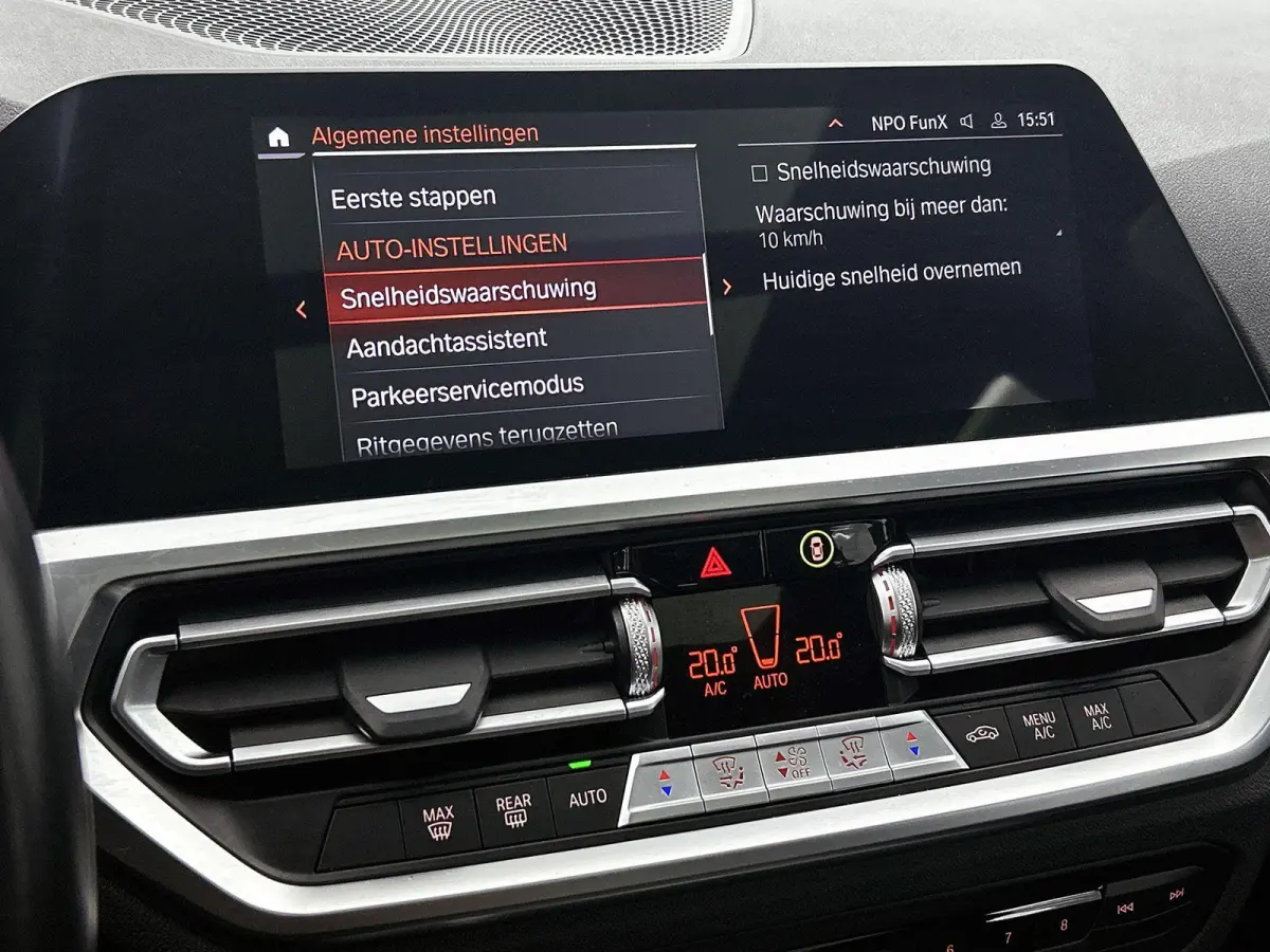 318i Executive Edition | M-SPORT | PANORAMADAK | APPLE CARPLAY - ANDROID AUTO | ELEKTRISCHE KOFFERKLEP | NAVIGATIE | CLIMATE CONTROL | CRUISE CONTROL | PARKEERSENSOREN |