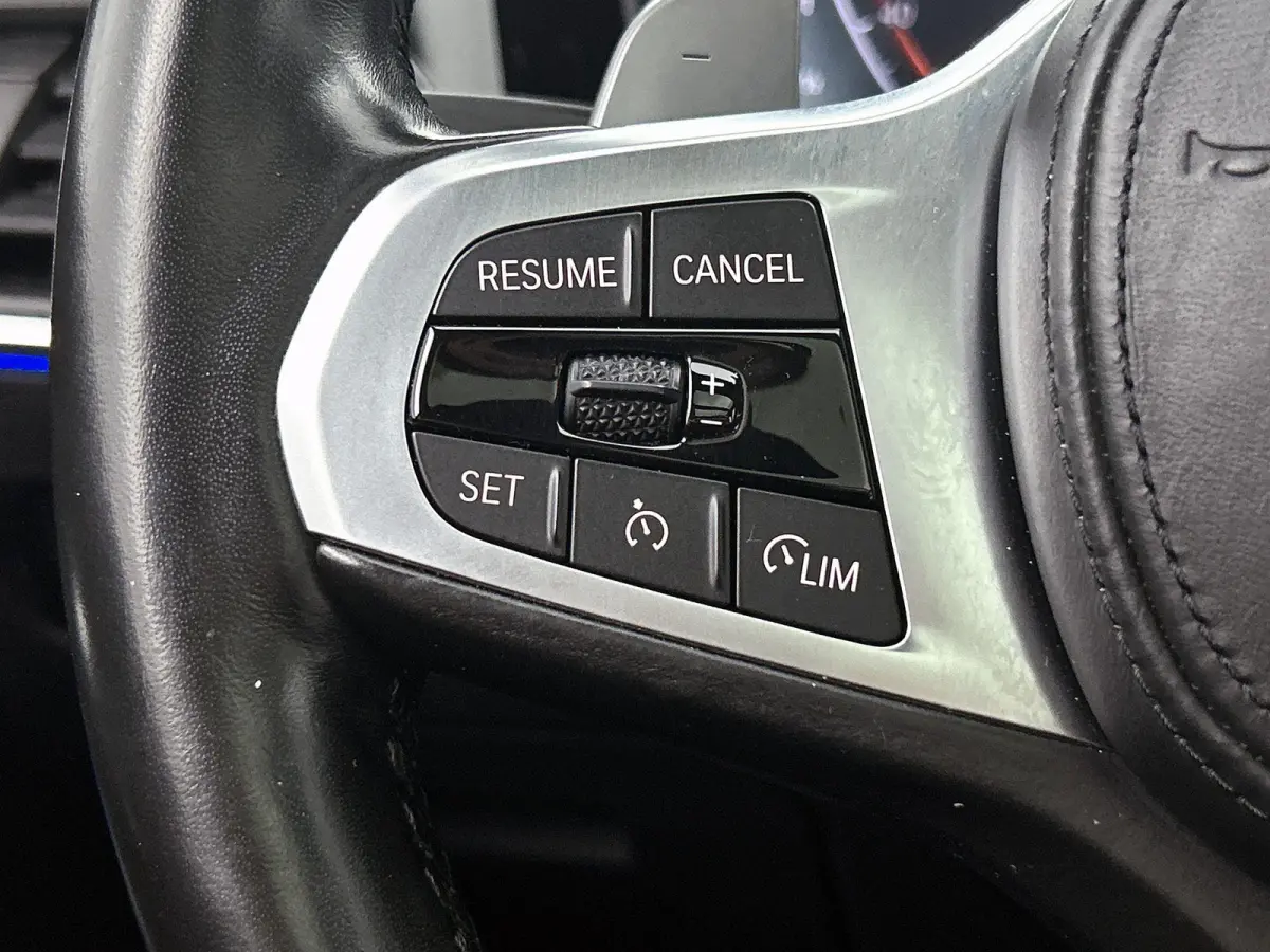 318i Executive Edition | M-SPORT | PANORAMADAK | APPLE CARPLAY - ANDROID AUTO | ELEKTRISCHE KOFFERKLEP | NAVIGATIE | CLIMATE CONTROL | CRUISE CONTROL | PARKEERSENSOREN |