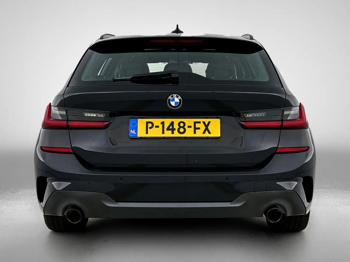 318i Executive Edition | M-SPORT | PANORAMADAK | APPLE CARPLAY - ANDROID AUTO | ELEKTRISCHE KOFFERKLEP | NAVIGATIE | CLIMATE CONTROL | CRUISE CONTROL | PARKEERSENSOREN |
