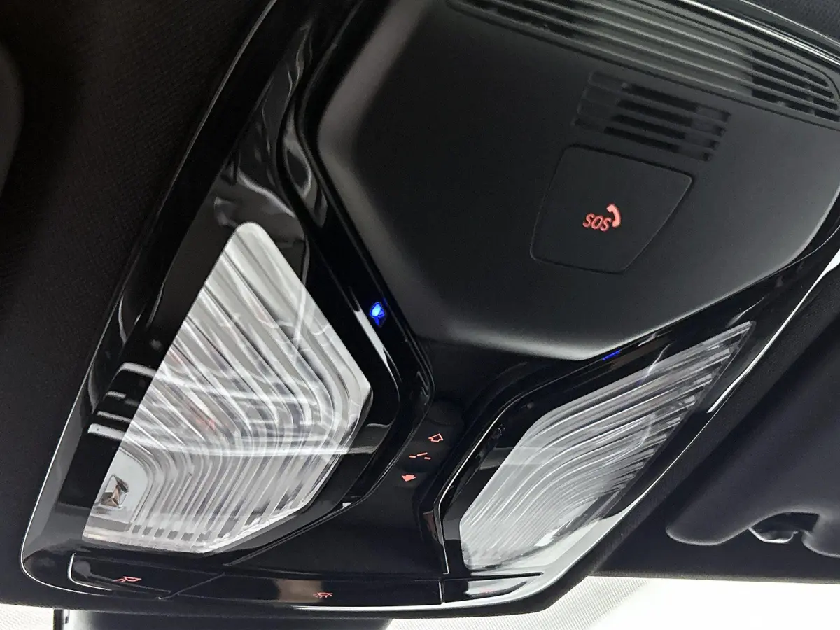 318i Executive Edition | M-SPORT | PANORAMADAK | APPLE CARPLAY - ANDROID AUTO | ELEKTRISCHE KOFFERKLEP | NAVIGATIE | CLIMATE CONTROL | CRUISE CONTROL | PARKEERSENSOREN |