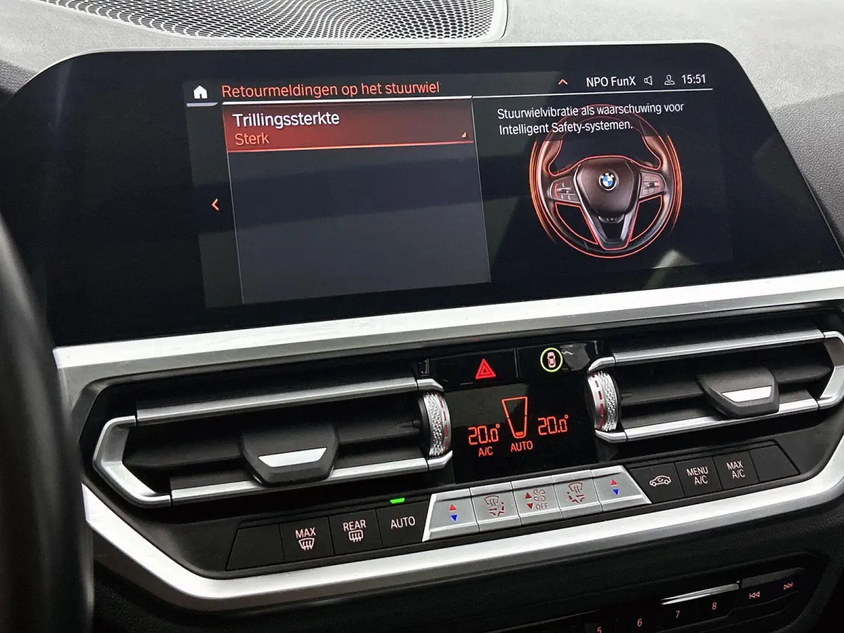 318i Executive Edition | M-SPORT | PANORAMADAK | APPLE CARPLAY - ANDROID AUTO | ELEKTRISCHE KOFFERKLEP | NAVIGATIE | CLIMATE CONTROL | CRUISE CONTROL | PARKEERSENSOREN |
