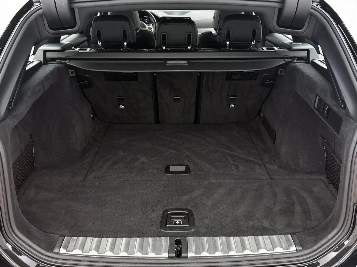 318i Executive Edition | M-SPORT | PANORAMADAK | APPLE CARPLAY - ANDROID AUTO | ELEKTRISCHE KOFFERKLEP | NAVIGATIE | CLIMATE CONTROL | CRUISE CONTROL | PARKEERSENSOREN |