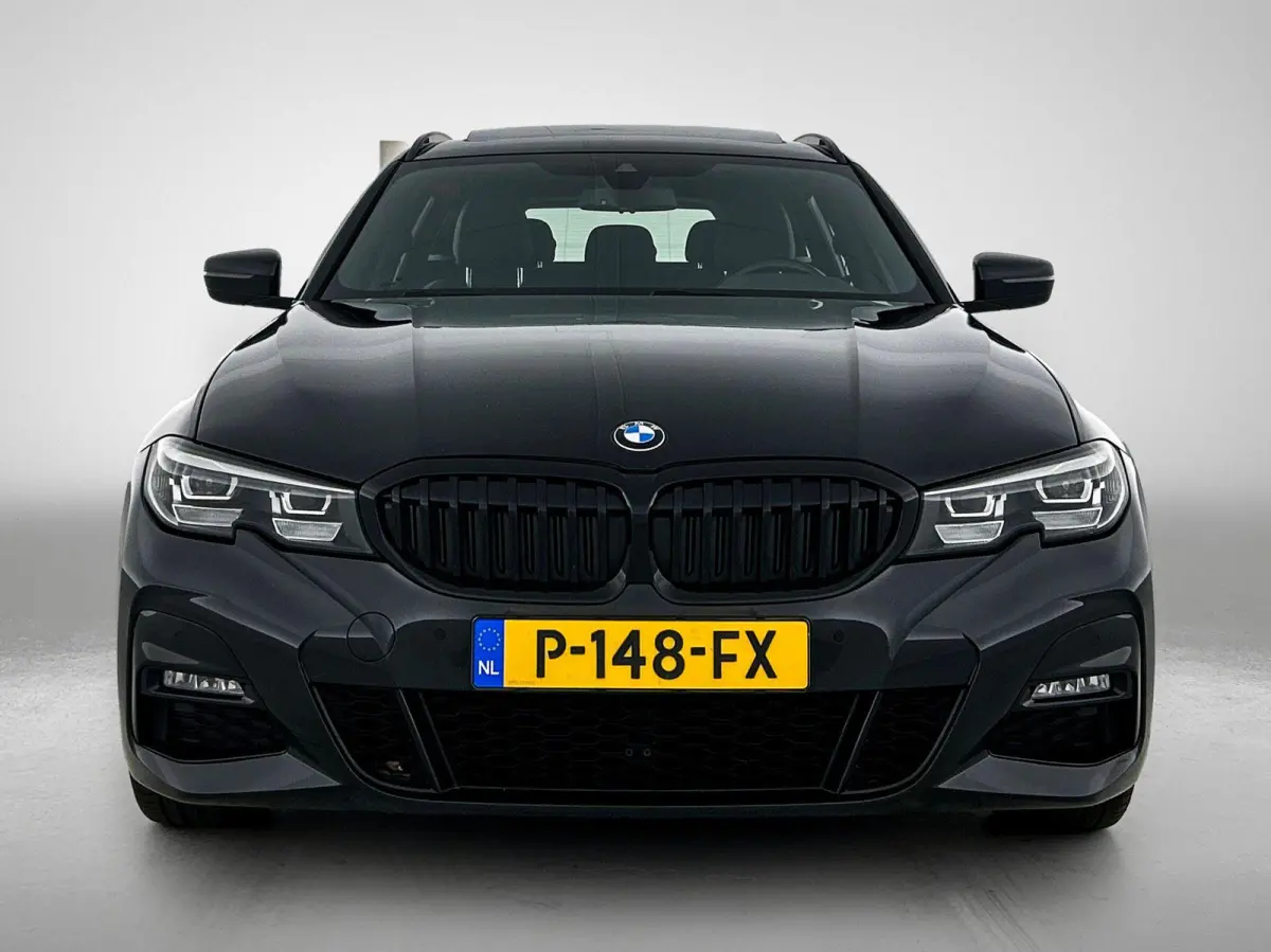 318i Executive Edition | M-SPORT | PANORAMADAK | APPLE CARPLAY - ANDROID AUTO | ELEKTRISCHE KOFFERKLEP | NAVIGATIE | CLIMATE CONTROL | CRUISE CONTROL | PARKEERSENSOREN |