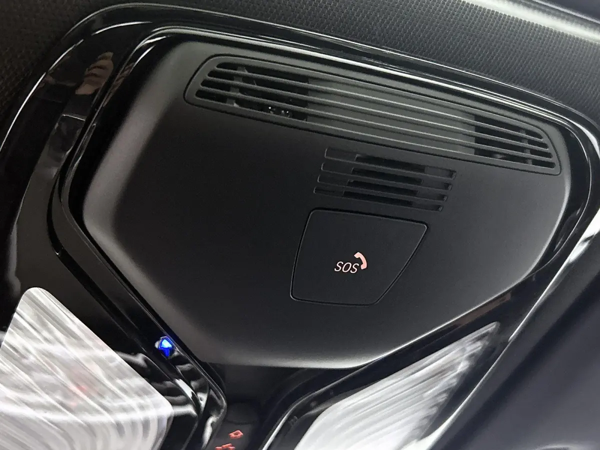 318i Executive Edition | M-SPORT | PANORAMADAK | APPLE CARPLAY - ANDROID AUTO | ELEKTRISCHE KOFFERKLEP | NAVIGATIE | CLIMATE CONTROL | CRUISE CONTROL | PARKEERSENSOREN |
