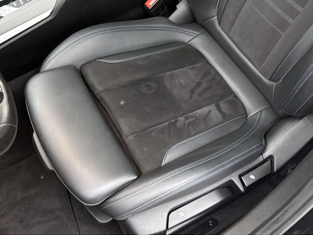 318i Executive Edition | M-SPORT | PANORAMADAK | APPLE CARPLAY - ANDROID AUTO | ELEKTRISCHE KOFFERKLEP | NAVIGATIE | CLIMATE CONTROL | CRUISE CONTROL | PARKEERSENSOREN |