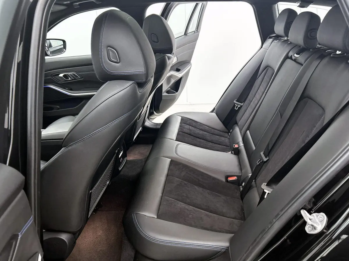 318i Executive Edition | M-SPORT | PANORAMADAK | APPLE CARPLAY - ANDROID AUTO | ELEKTRISCHE KOFFERKLEP | NAVIGATIE | CLIMATE CONTROL | CRUISE CONTROL | PARKEERSENSOREN |