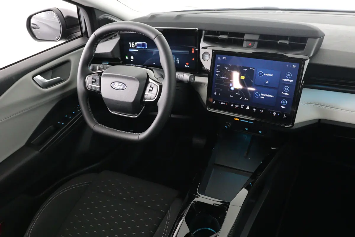 44 kWh | Winter Pack | Camera | Parkeersensoren | Navigatie | Apple Carplay & Android Auto |