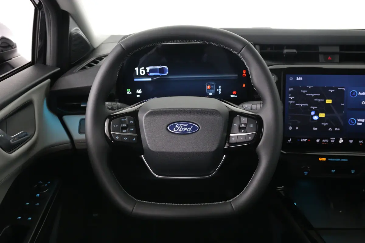 44 kWh | Winter Pack | Camera | Parkeersensoren | Navigatie | Apple Carplay & Android Auto |