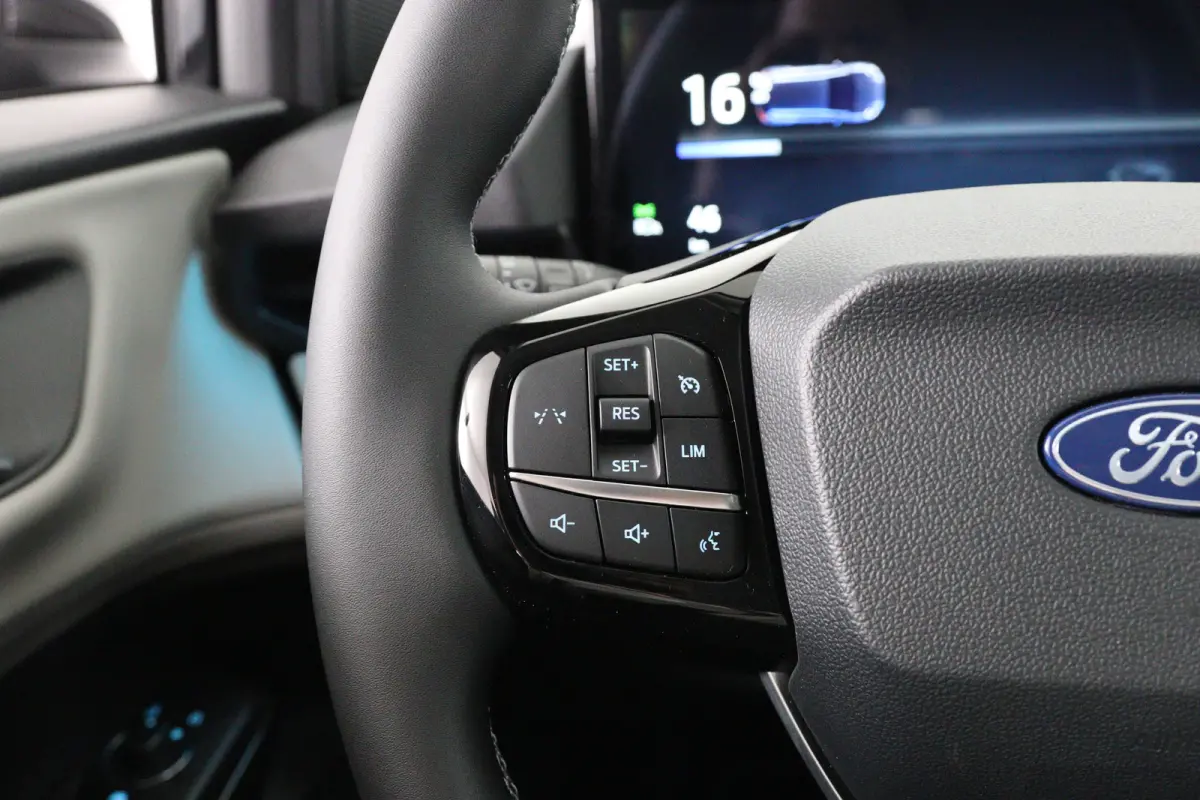 44 kWh | Winter Pack | Camera | Parkeersensoren | Navigatie | Apple Carplay & Android Auto |