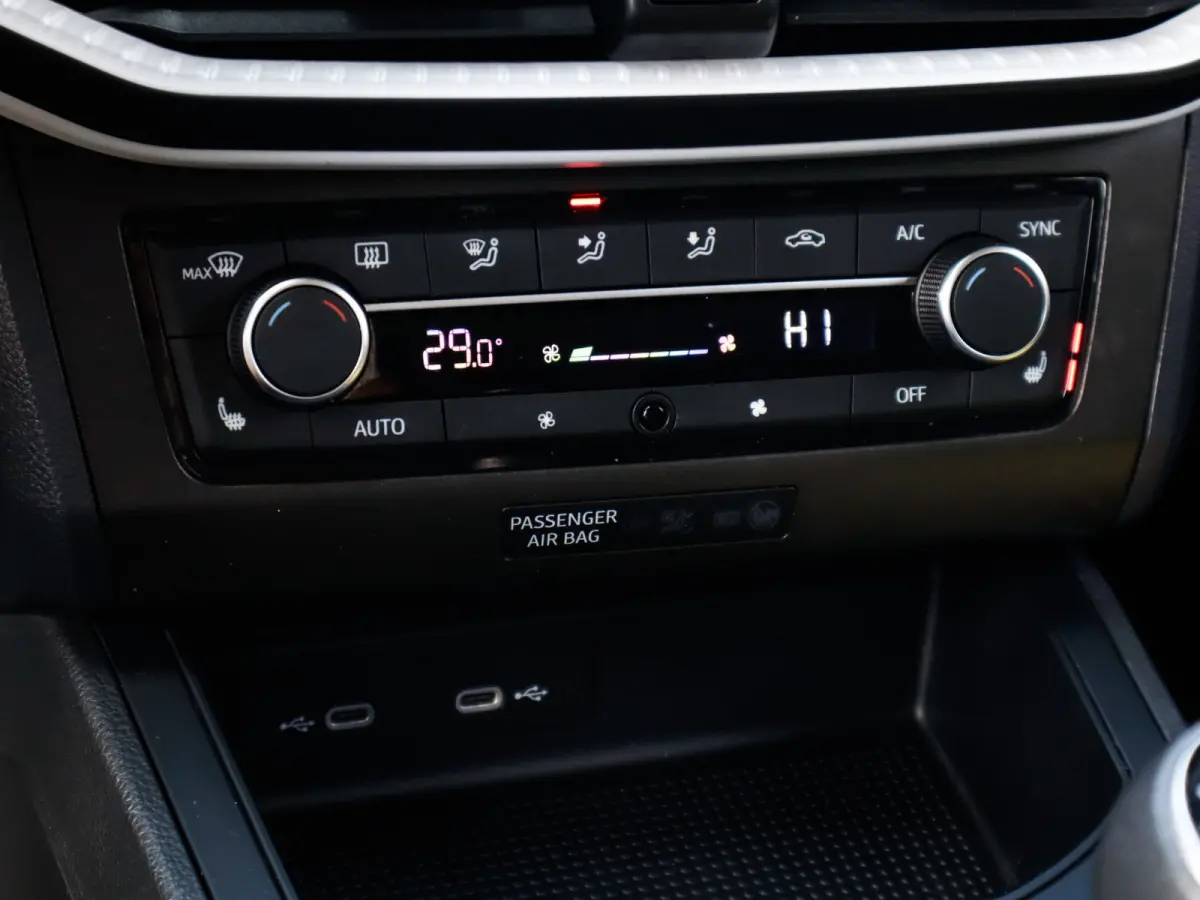 1.0 EcoTSI Style Business Connect 1e-Eig. & Dealer-Onderh. BOVAG-Garantie. NL-Auto.