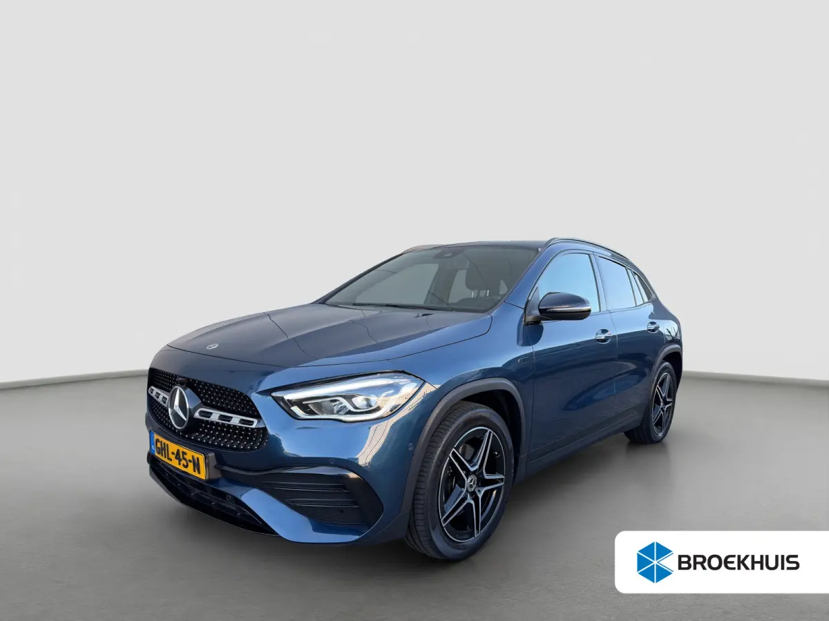 250e 160pk AMG Line | Camera | 19-inch velgen | Handsfree achterklep | Climate control | Navigatie | DAB | Metallic lak | Privacyglass | Stoelverwarming |