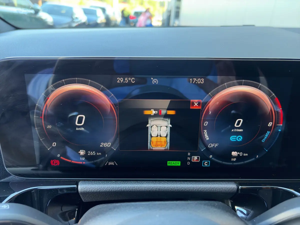 250e 160pk AMG Line | Camera | 19-inch velgen | Handsfree achterklep | Climate control | Navigatie | DAB | Metallic lak | Privacyglass | Stoelverwarming |