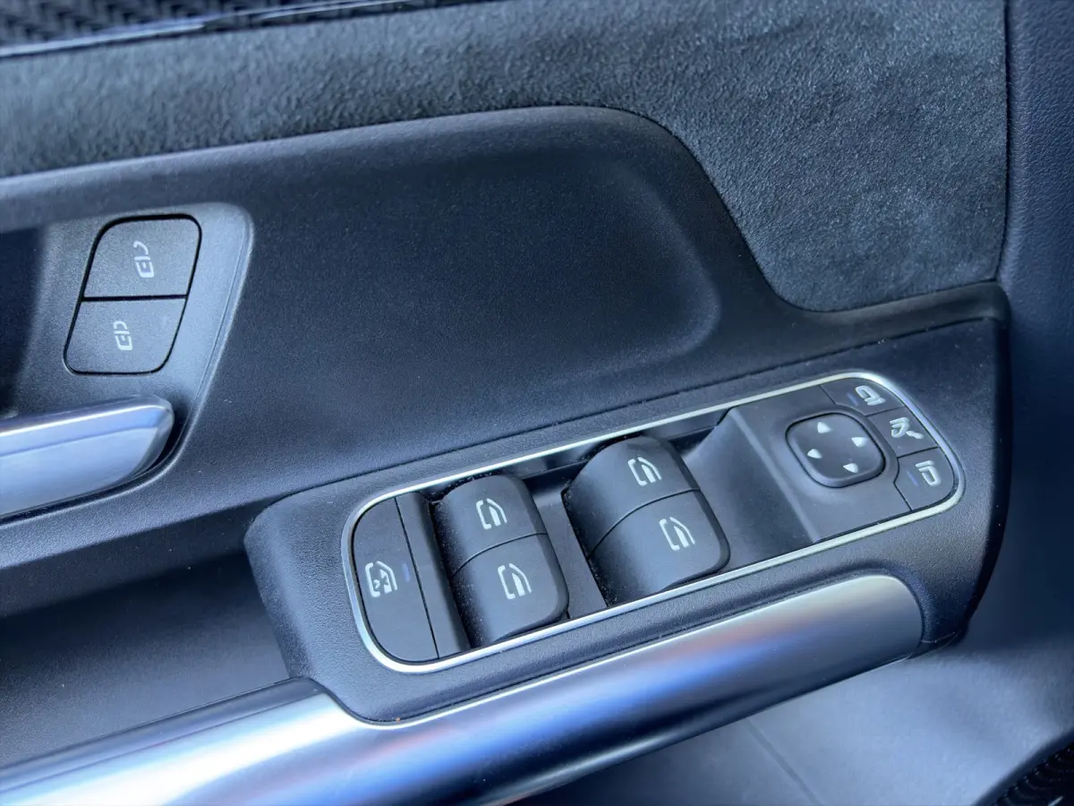 250e 160pk AMG Line | Camera | 19-inch velgen | Handsfree achterklep | Climate control | Navigatie | DAB | Metallic lak | Privacyglass | Stoelverwarming |