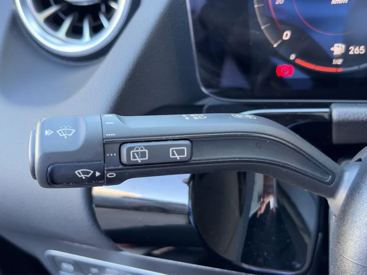250e 160pk AMG Line | Camera | 19-inch velgen | Handsfree achterklep | Climate control | Navigatie | DAB | Metallic lak | Privacyglass | Stoelverwarming |