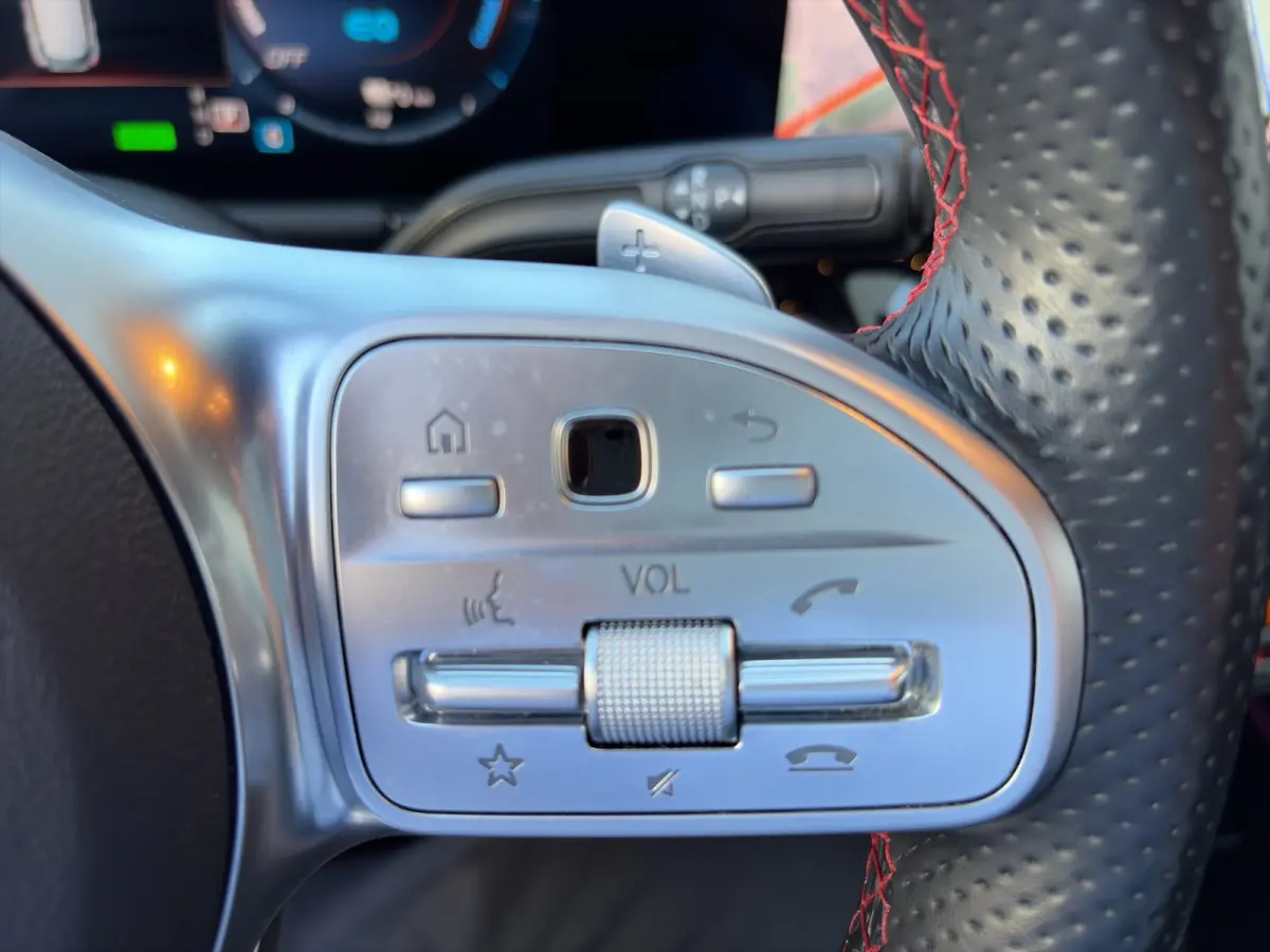 250e 160pk AMG Line | Camera | 19-inch velgen | Handsfree achterklep | Climate control | Navigatie | DAB | Metallic lak | Privacyglass | Stoelverwarming |