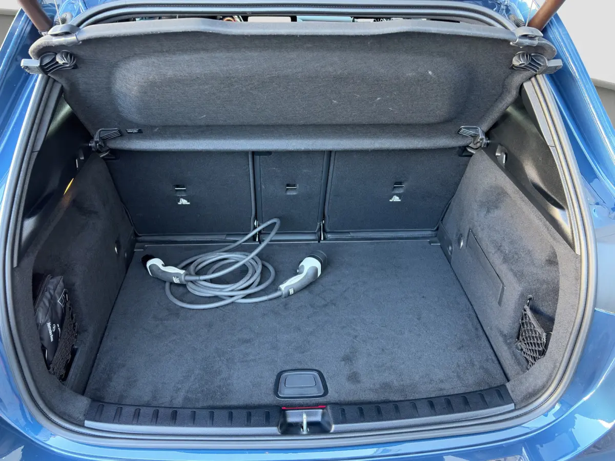 250e 160pk AMG Line | Camera | 19-inch velgen | Handsfree achterklep | Climate control | Navigatie | DAB | Metallic lak | Privacyglass | Stoelverwarming |