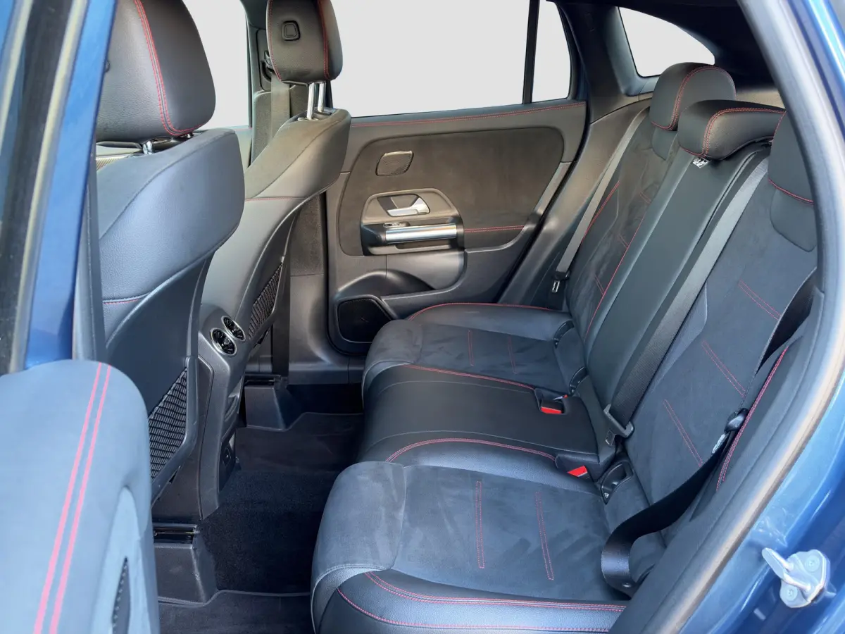 250e 160pk AMG Line | Camera | 19-inch velgen | Handsfree achterklep | Climate control | Navigatie | DAB | Metallic lak | Privacyglass | Stoelverwarming |