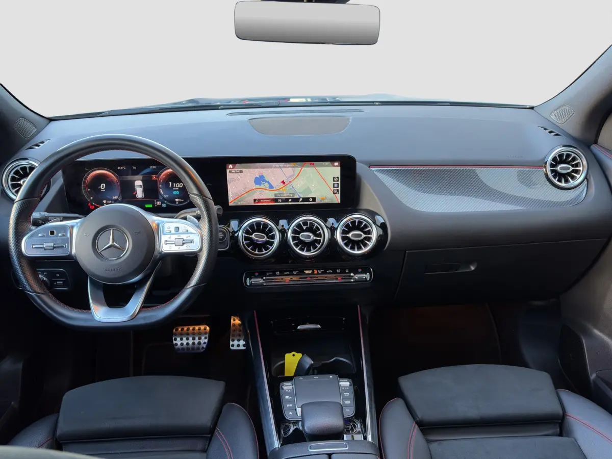 250e 160pk AMG Line | Camera | 19-inch velgen | Handsfree achterklep | Climate control | Navigatie | DAB | Metallic lak | Privacyglass | Stoelverwarming |
