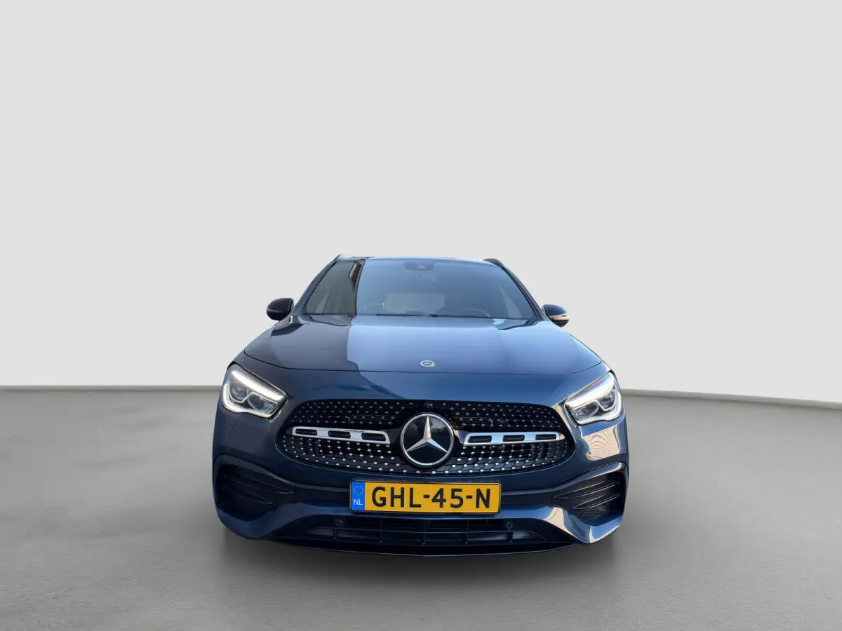 250e 160pk AMG Line | Camera | 19-inch velgen | Handsfree achterklep | Climate control | Navigatie | DAB | Metallic lak | Privacyglass | Stoelverwarming |