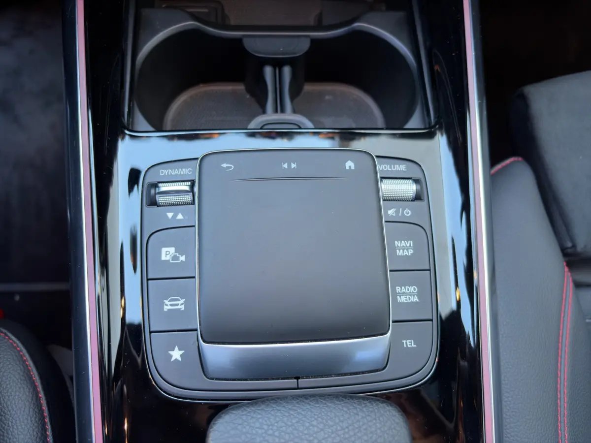 250e 160pk AMG Line | Camera | 19-inch velgen | Handsfree achterklep | Climate control | Navigatie | DAB | Metallic lak | Privacyglass | Stoelverwarming |