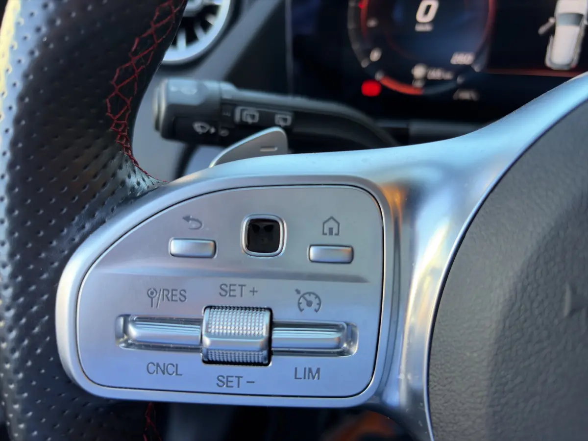 250e 160pk AMG Line | Camera | 19-inch velgen | Handsfree achterklep | Climate control | Navigatie | DAB | Metallic lak | Privacyglass | Stoelverwarming |