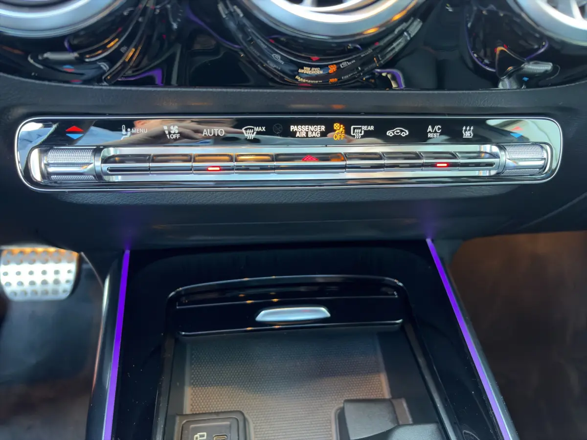 250e 160pk AMG Line | Camera | 19-inch velgen | Handsfree achterklep | Climate control | Navigatie | DAB | Metallic lak | Privacyglass | Stoelverwarming |